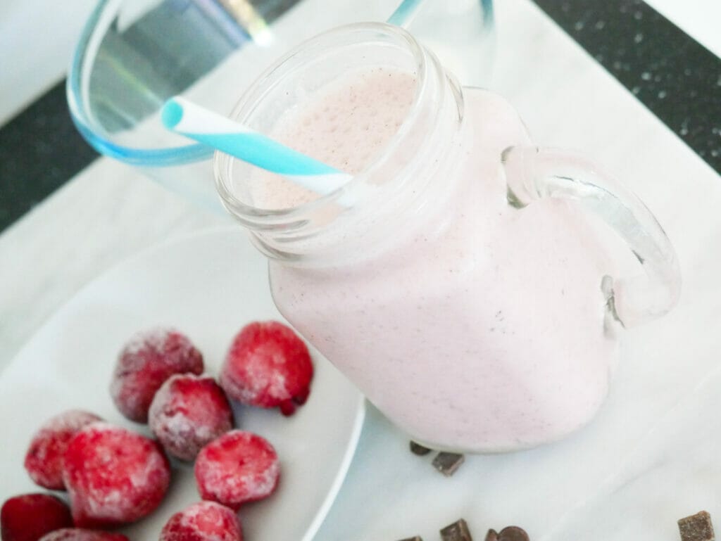 Strawberry coconut smoothie with chocolate