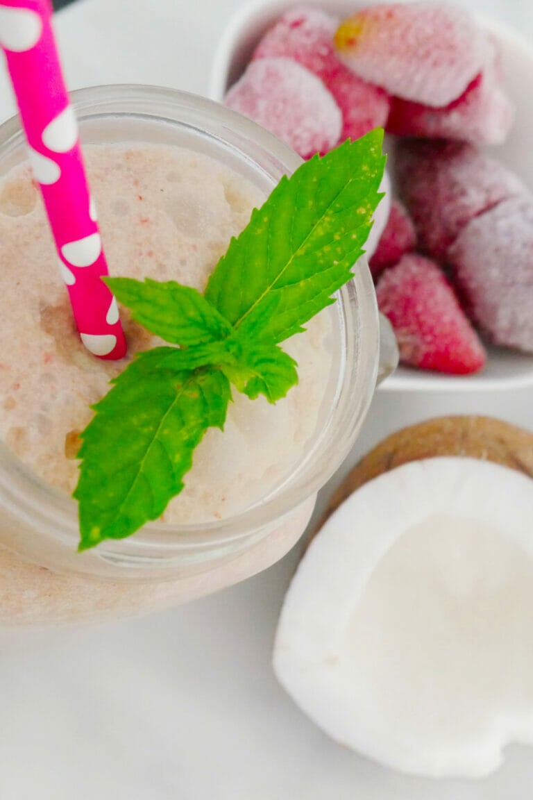 Healthy strawberry matcha latte smoothie green tea smoothie recipe