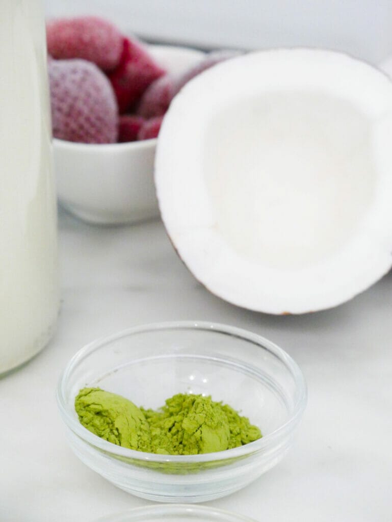 Matcha green tea smoothie ingredients