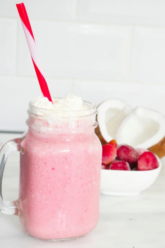 Strawberry coconut milk smoothie recipe