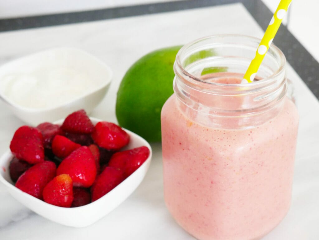 Healthy mango and strawberry smoothie with ingredients