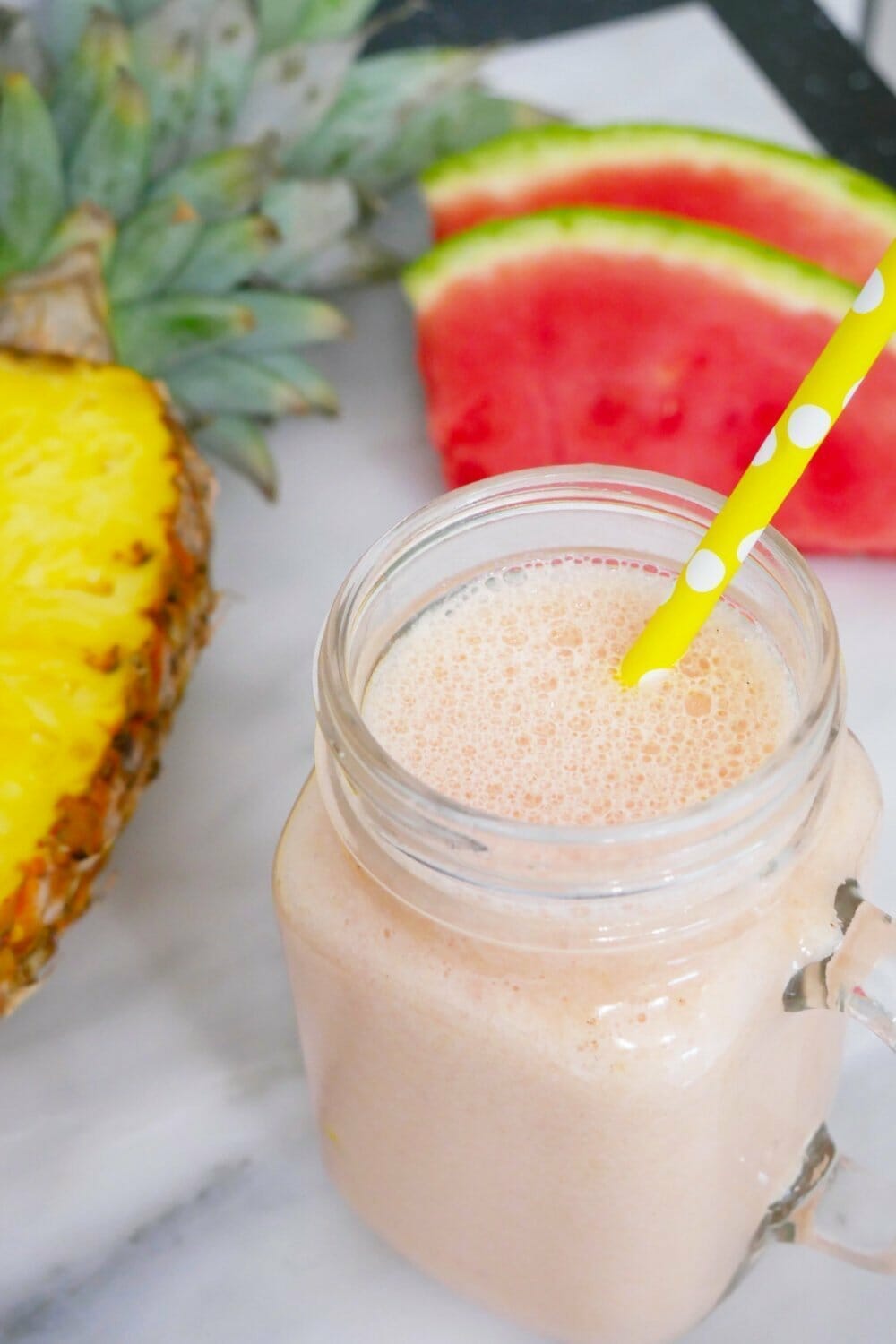 Super healthy watermelon pineapple smoothie for weight loss (+ tips!) via @thesmoothiesite